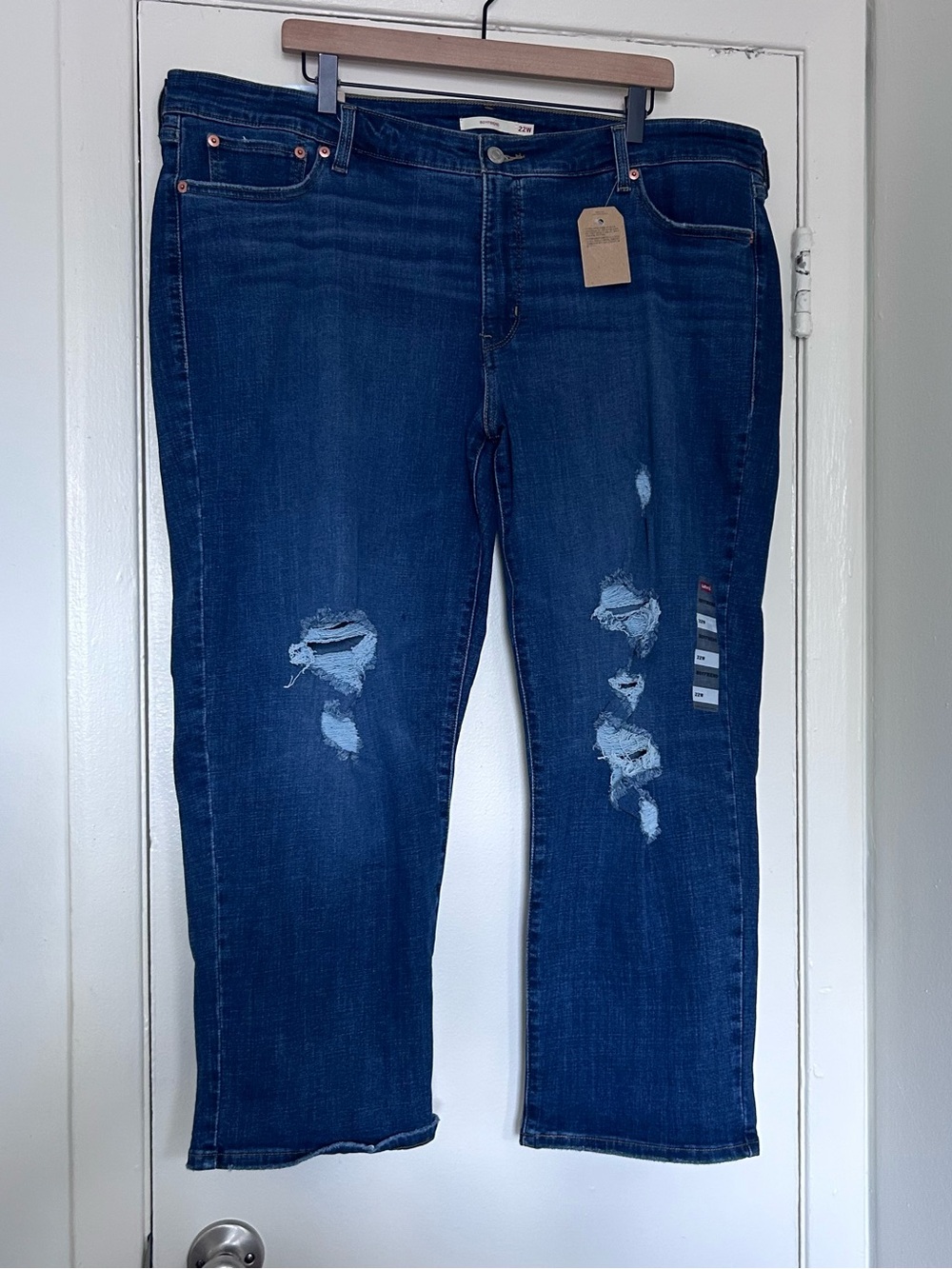 NWT Levi’s Boyfriend Jeans